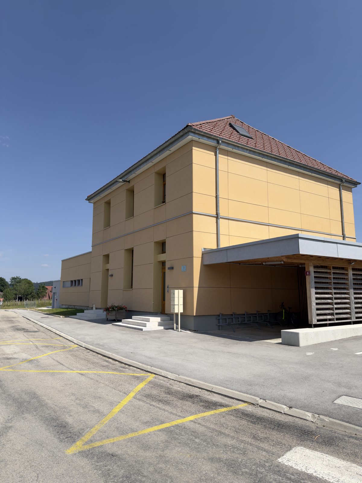 Bardage extérieur réalisé — Écoles de La Chênalotte