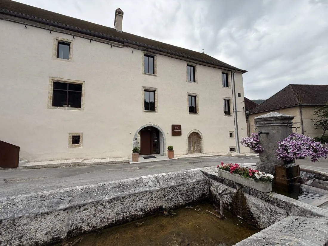 Enduit chaux traditionnel — Mouthier-Haute-Pierre